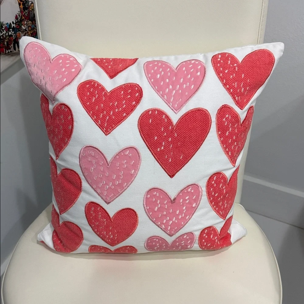 Celerie ❤️White/Pink/Red Hearts Pattern Holiday Pillow